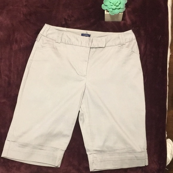 Reitmans. Size 11 CAD. Silver. Long shorts. - Picture 2 of 9